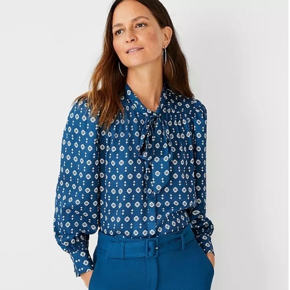 LOT of 2-Ann Taylor Floral‎ Ruffle Blouses Grey/ Blue Size M - Picture 10 of 10